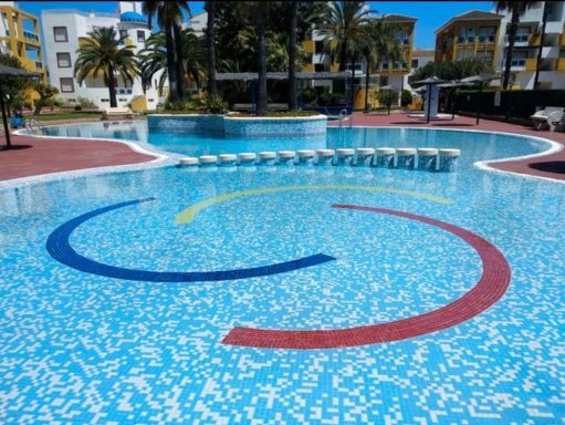 Piscina Zona Común Aparta Suite San Fernando